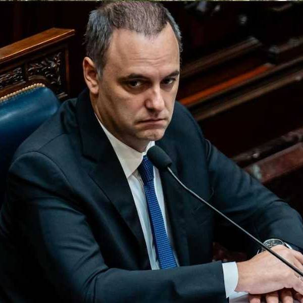Manuel Adorni, sobre sus viajes de lujo al Caribe: 