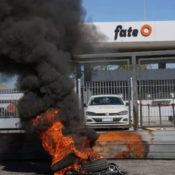 La Justicia ordenó el desalojo de los trabajadores que aún están en la planta de  FATE: 
