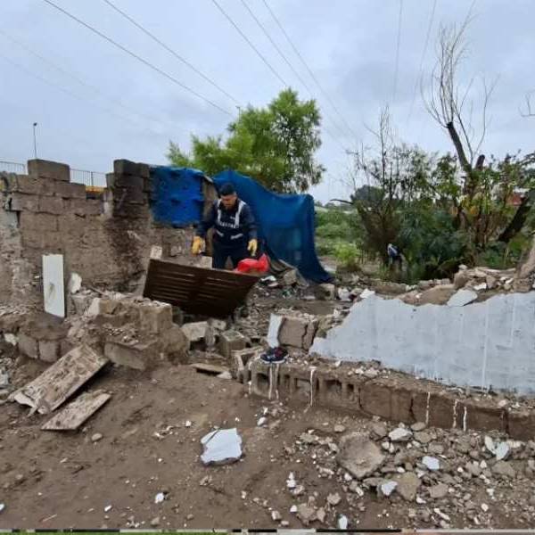 Vecinos más tranquilos: La Municipalidad recuperó y limpió un espacio verde en el barrio 13 de Abril, al costado del río