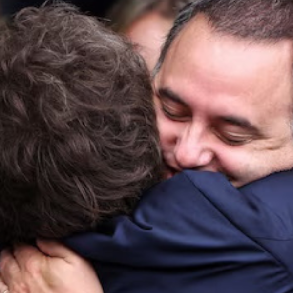 ⁠“Evasor, no corrupto”, asi lo defiende Milei a Adorni mientras el Gabinete espera la renuncia del jefe de Gabinete