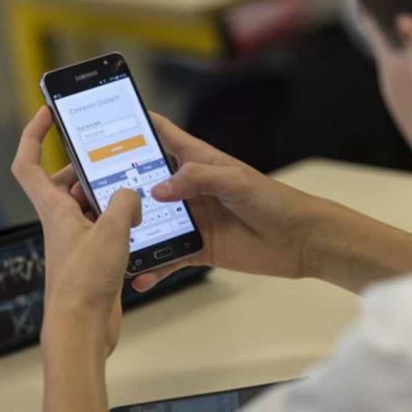 Tras el receso invernal, Salta y Neuquén prohibirán el uso de celulares en las escuelas