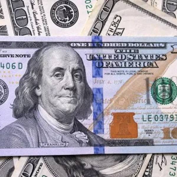 Dólar calmo, demanda récord: Los argentinos aceleran la compra de billetes