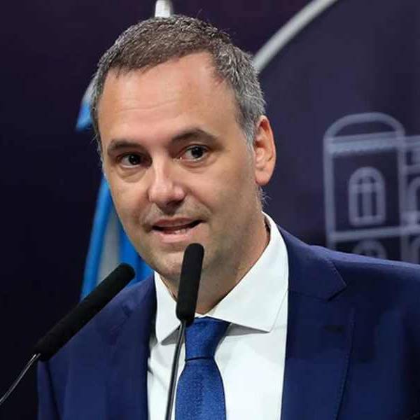 Descubren otro viaje familiar de Manuel Adorni: Fueron al exclusivo hotel Llao Llao Bariloche