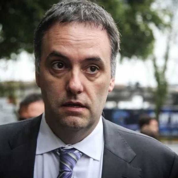 El Gobierno sigue sin responder por qué Manuel Adorni tiene custodia oficial ni para qué la usa