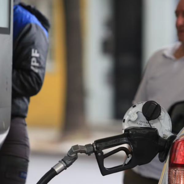 El Gobierno Nacional vuelve a aplicar desde este 1° de mayo una suba parcial del impuesto a los combustibles