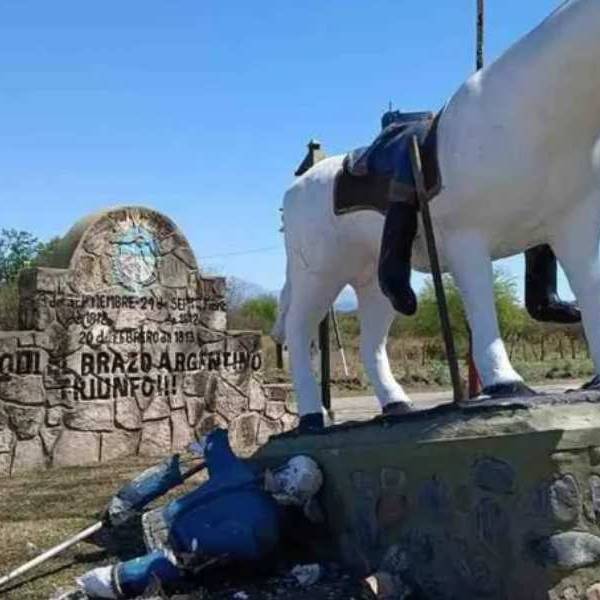 Salta: Destruyeron la estatua de Manuel Belgrano en Río Piedras y buscan a los responsables
