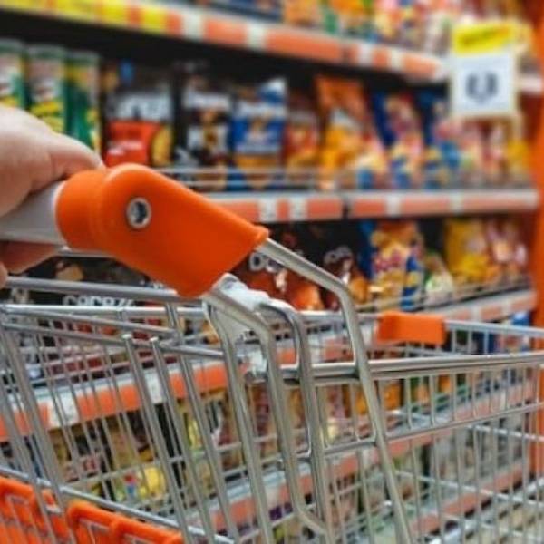 Llenar el changuito de un supermercado ya le cuesta a una familia más de $1 millón