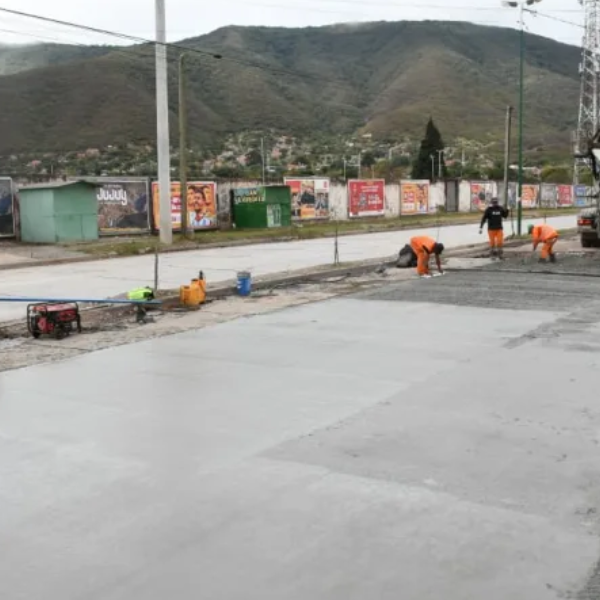 Conduzca con precaución y respete las señales: Continúan las obras de mejora vial en la avenida Las Américas de Villa Mitre