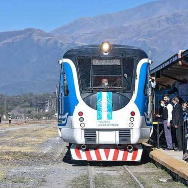 Cuando regresó el tren al Valle de Lerma eran 6 choches, luego dejaron 3 y ahora se los llevaron a todos. Sin servicio.