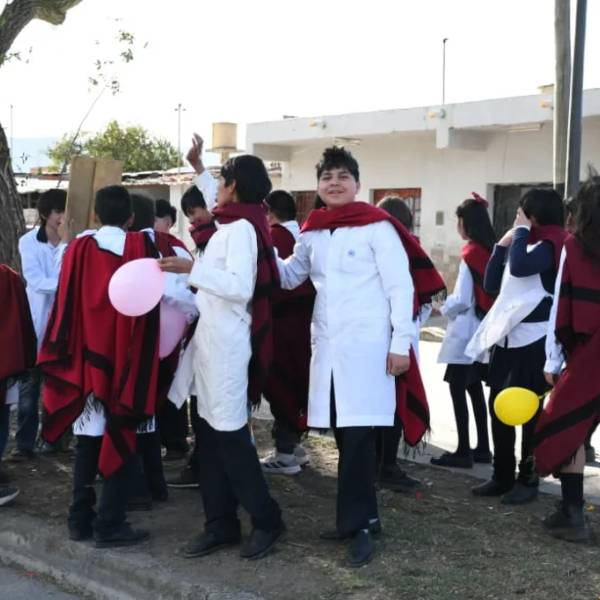 Educación y comunidad: Emotiva caminata por el derecho a la alfabetización en la zona norte de la ciudad de Salta
