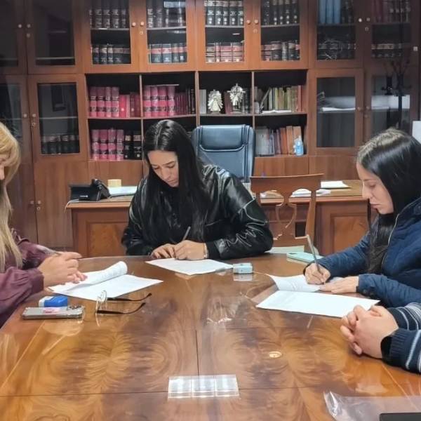 Mejores oportunidades: Estudiantes de la Escuela de Emprendedores accederán a formación técnica y en inglés