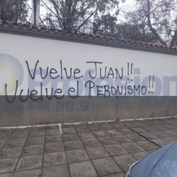 Indignante: Paredes recién restauradas de dos escuelas en el centro salteño amanecieron con pintadas políticas