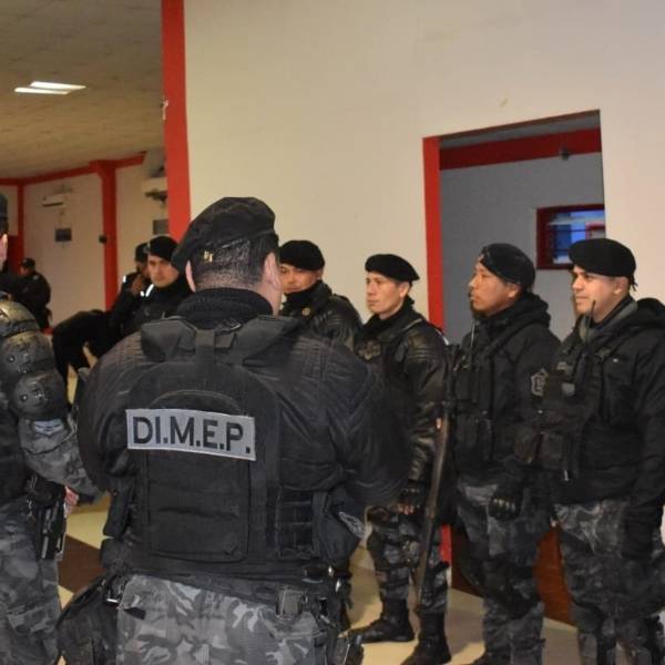 Golpe a la ciberdelincuencia sexual infantil: La policía allanó 7 viviendas en Tartagal