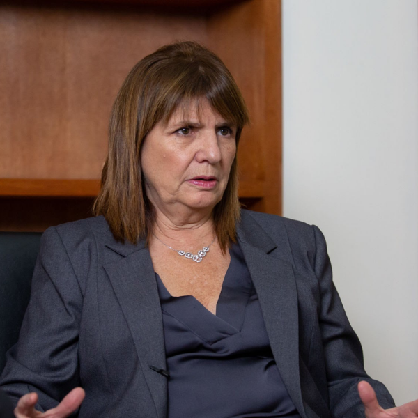 Con estética del Tío Sam, Patricia Bullrich lanzó la carrera de Investigador del Delito en la Policía Federal Argentina (PFA)