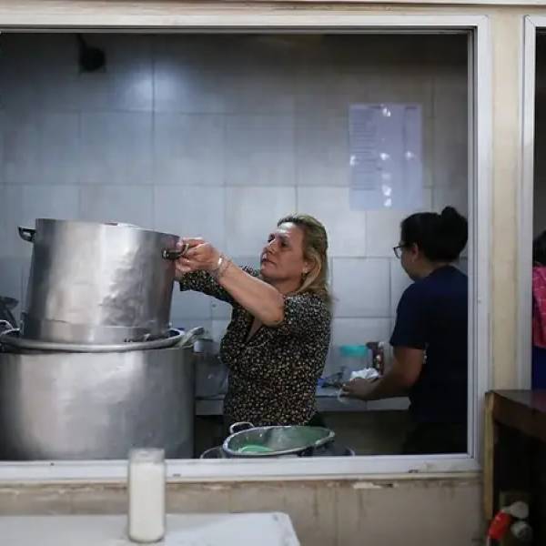 Pese al aumento de la pobreza que indicó el INDEC , Nación recorta la comida para comedores en el Presupuesto 2027