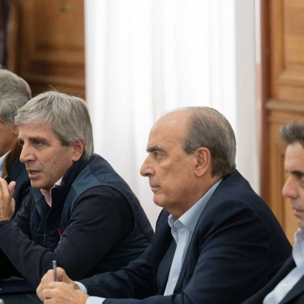 Casa Rosada negocia y presiona para sumar a los gobernadores al plan 