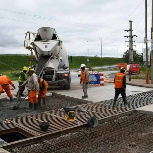 Más seguridad y mejor drenaje: colocaron la nueva reja pluvial en la ruta 51