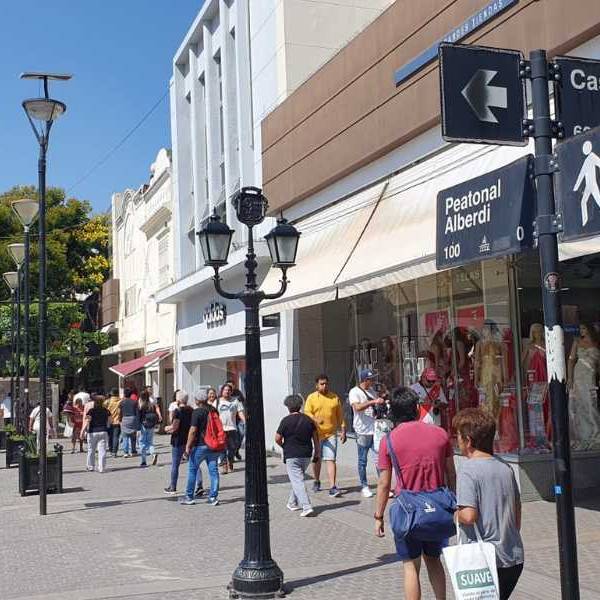 El sueldo le alcanza a los salteños hasta el 10 de cada mes y el aguinaldo solo lo usa para pagar deudas