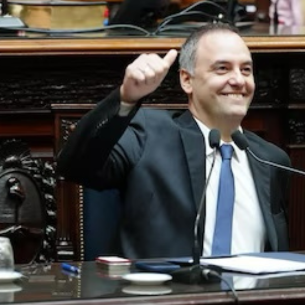 Con su nueva declaración jurada, Manuel Adorni contradijo lo que había informado en el Congreso: 