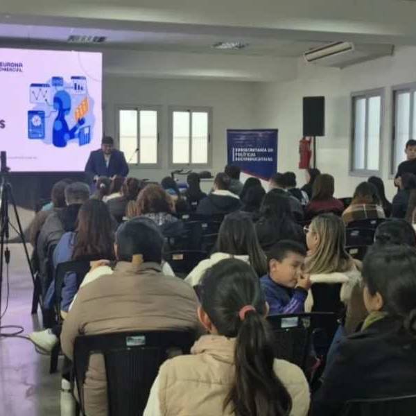 Capacitación en IA: En Los CIC de San Benito y Villa Asunción más de 500 docentes incorporaron herramientas digitales para el aula