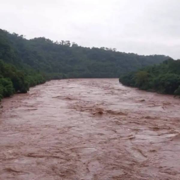 Urgente: El río Bermejo no da tregua en la frontera y se espera una crecida histórica en el Chaco salteño