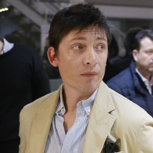 Denuncian a Santiago Caputo por tráfico de influencias y conflicto de intereses