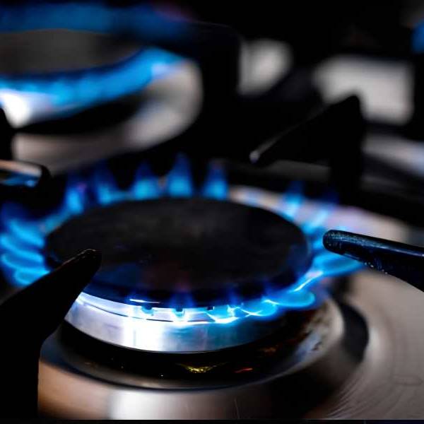 El Gobierno acelera el ajuste con fuertes aumentos en el gas previo al invierno  y que afectará a 10 provincias