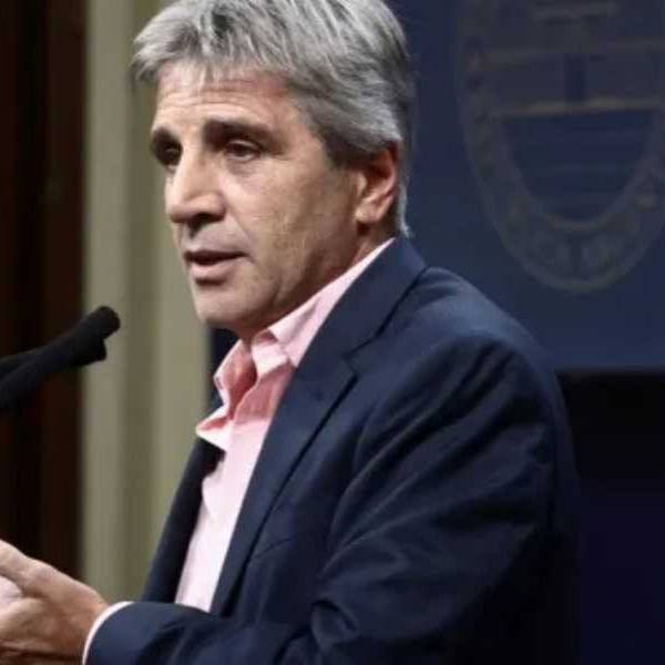 Caputo anticipó que, en el corto plazo, “habrá volatilidad” en el precio del dólar