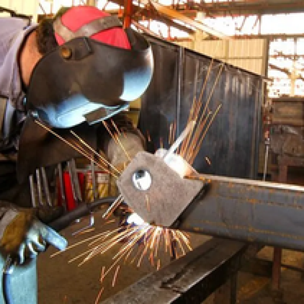 La industria Argentina en crisis: el costo de la producción se disparó un 25% en dólares