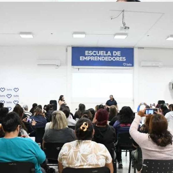 Más de 260 mujeres se capacitan para abrirse camino en el transporte profesional