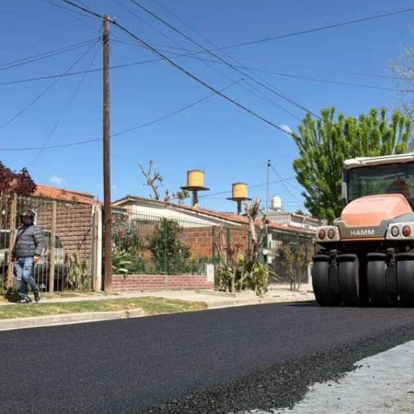 Continúa con las obras de repavimentación en el barrio Limache y desde el municipio solicitan conducir con precaución y respetar las señales