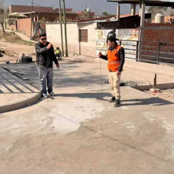 La Municipalidad construyó un nuevo puente sobre el canal pluvial de Villa Juanita