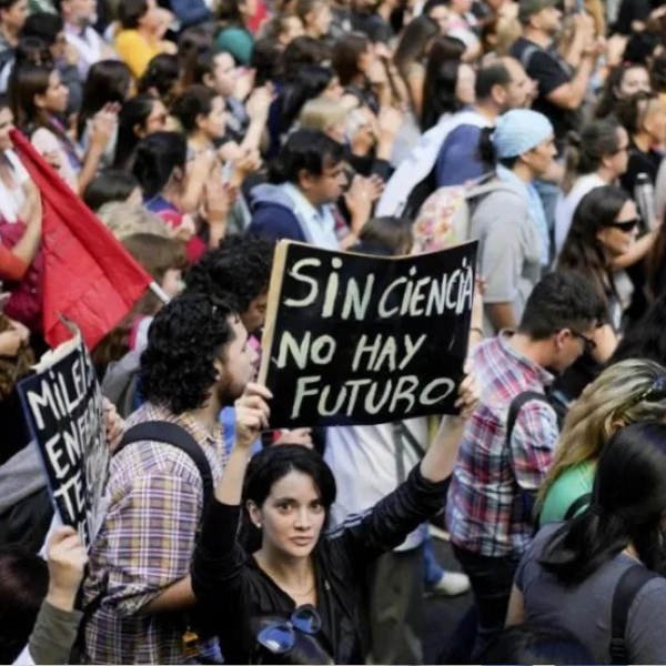 Al borde del abismo: Cientos de investigadores y becarios del CONICET  podrían quedarse sin ingresos desde el 1° de agosto