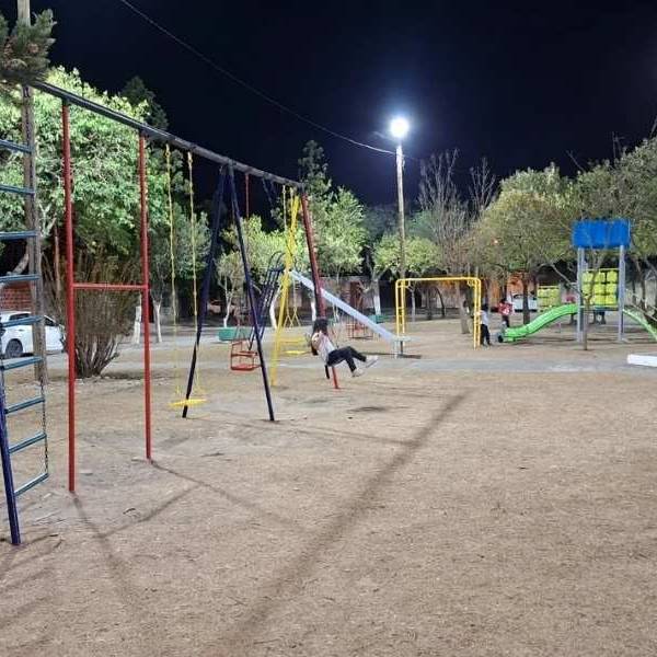A cuidarla entre todos los vecinos: La plaza de Villa Esmeralda se convirtió en un lugar más seguro para los vecinos