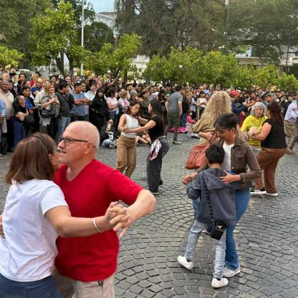 Día de la Música: Vecinos y turistas disfrutaron del “Encuentro de Bandas” en el Cabildo y Plaza Alvarado