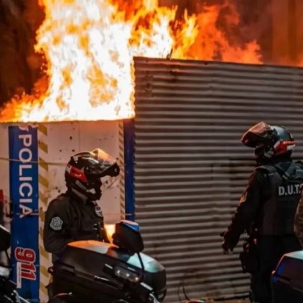 Fuego y detenciones en barrio Santa Lucía : Tres hombres tras las rejas por quemar una garita policial