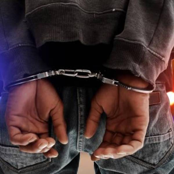 Infraganti: Atrapan a dos policias salteños falsificando certificados de antecedentes penales