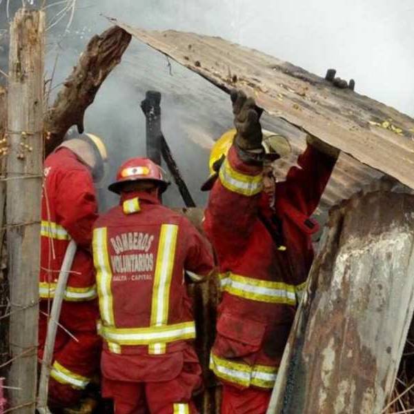 Emergencia en Salta: Bomberos voluntarios advierten que no podrán asistir llamados por falta de fondos nacionales.