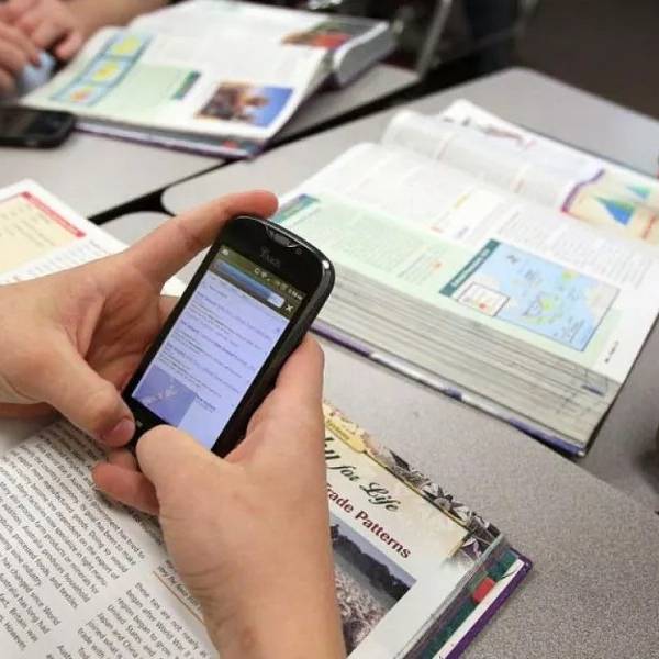 El Ministerio de Educación puso en vigencia el Protocolo de uso de celulares en las escuelas