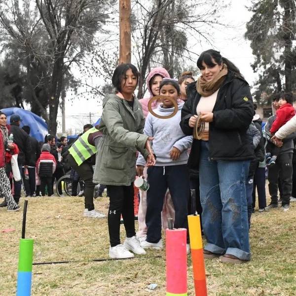Hermosa iniciativa: Más de mil personas disfrutaron de “Volvamos a la Plaza” en barrio Apolinario Saravia