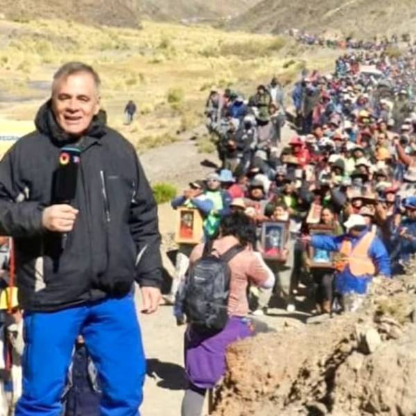 Julio Bazán transmite con emoción el caminar de los peregrinos del Milagro: “Van pasando los siglos  y crece con ellos la fe”
