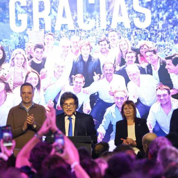 The Wall Street Journal analizó las elecciones: “Los barrios marginales abandonaron el peronismo y le dieron la victoria a Milei”