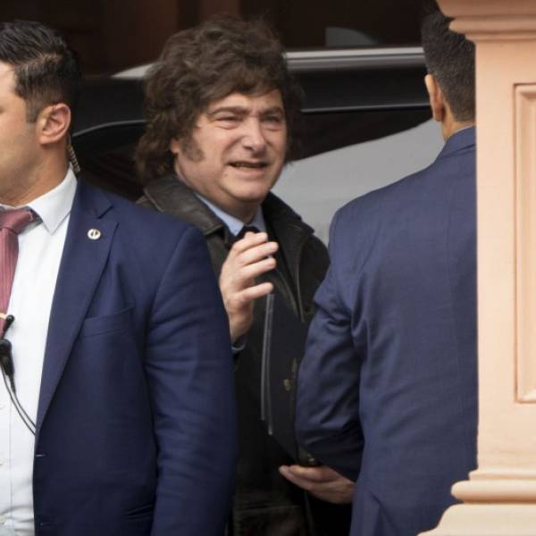 Milei echó a casi todo el personal civil de Olivos furioso por la cocina y las filtraciones