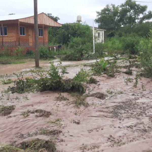 El temporal en La Caldera produjo desbordes en arroyos y desmoronamiento en cerros y la cornisa
