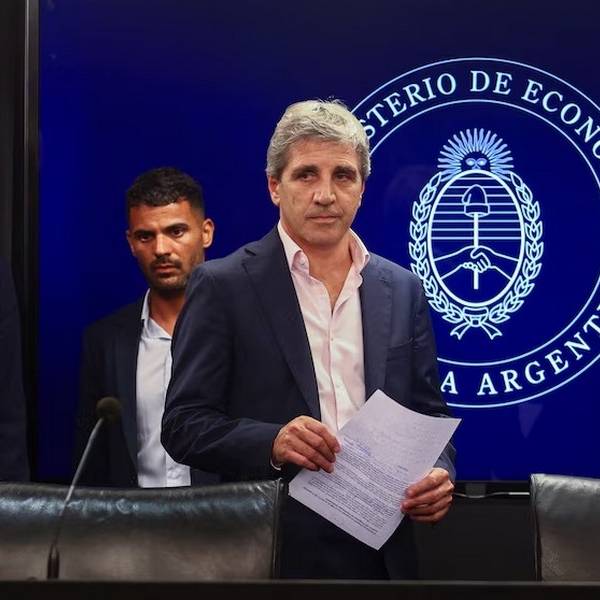 Incertidumbre con el plan economico: Caputo acudió a una combinación de medidas para frenar la suba  del dólar