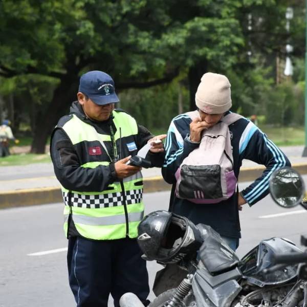Secuestraron 10 motos: Tránsito sancionó a motociclistas que circulaban por ciclovías