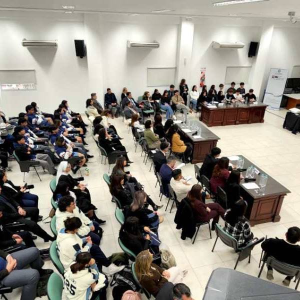 Simulacro de juicio por jurado: Alumnos de 5 escuelas de Salta fueron jueces, jurado, fiscales y defensores