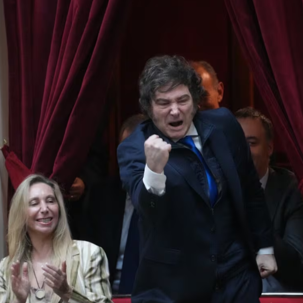 Milei logró que aprueben el Presupuesto 2026  que proyecta una inflación anual de 10,1% y el dólar a $1423