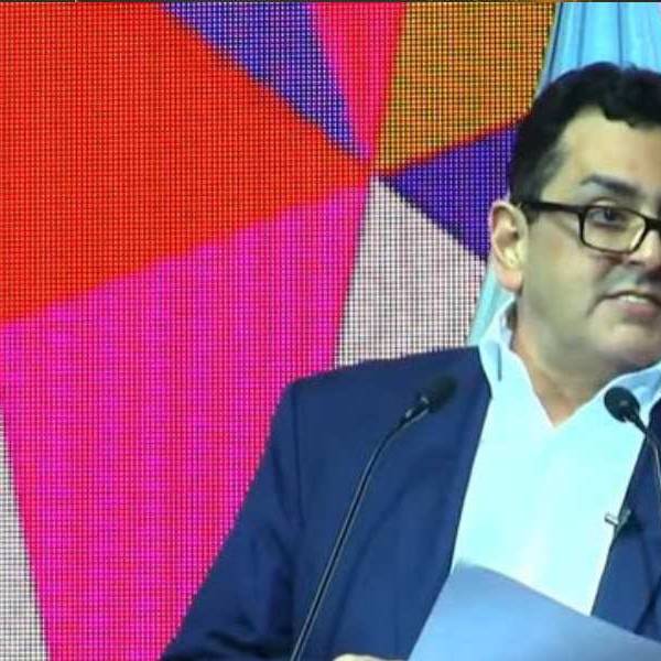 Abuchearon al secretario de Cultura en la Feria del Libro por defender la gestión de Javier y karina Milei