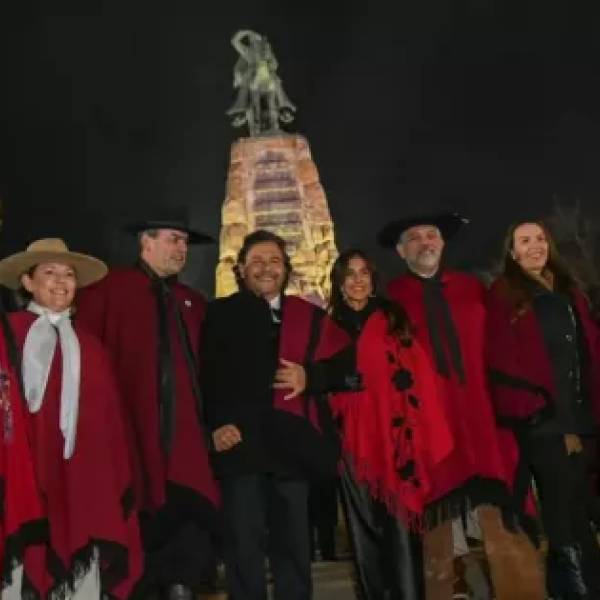 Salta honró al Gral. Martin Miguel de Güemes con la tradicional Guardia bajo las Estrellas